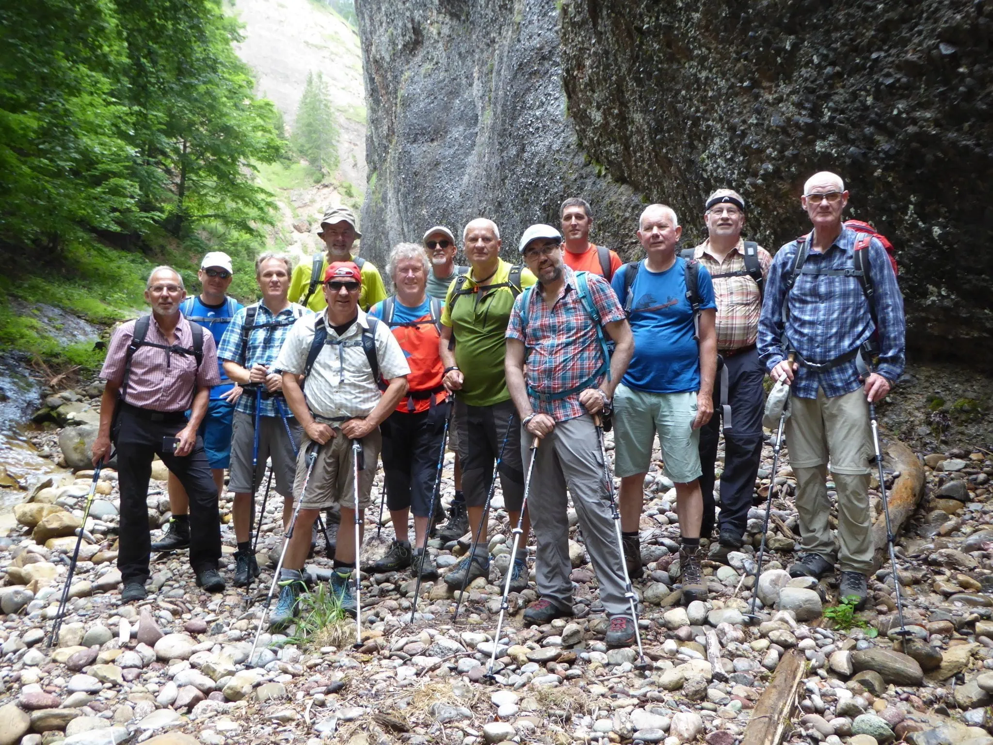 Die Männerriege beim Wandern in einer Schlucht