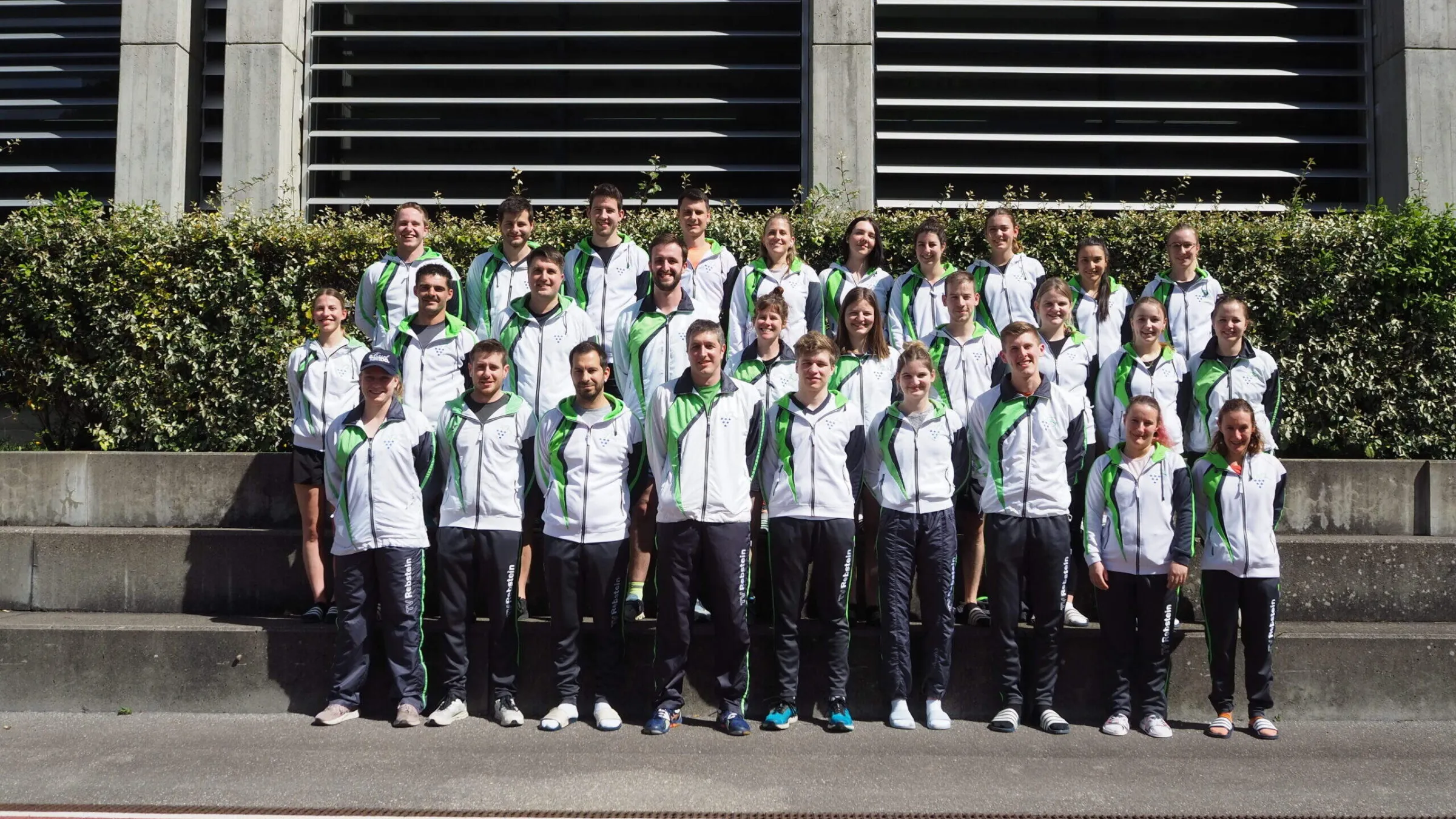 Die Aktiven in Vereinsjacken beim Trainingsweekend in Chur